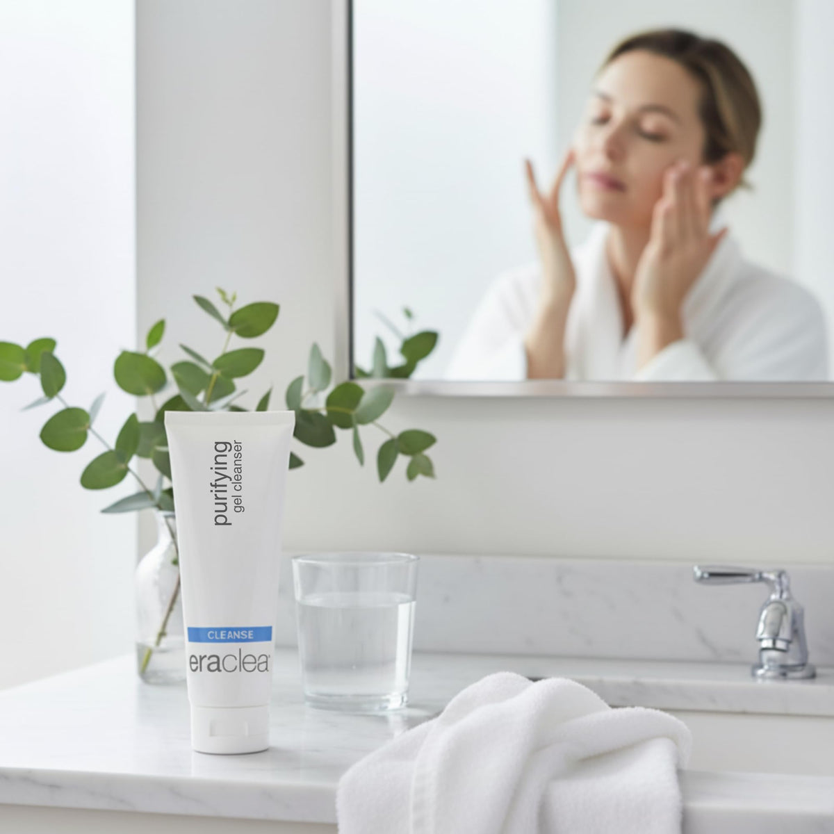 eraclea Purifying Gel Cleanser with Hyaluronic Acid and Aloe - eraclea Official Imagery - 8