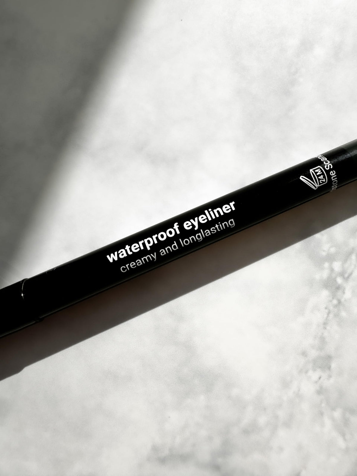Sandstone Scandinavia – Eyeliner on display