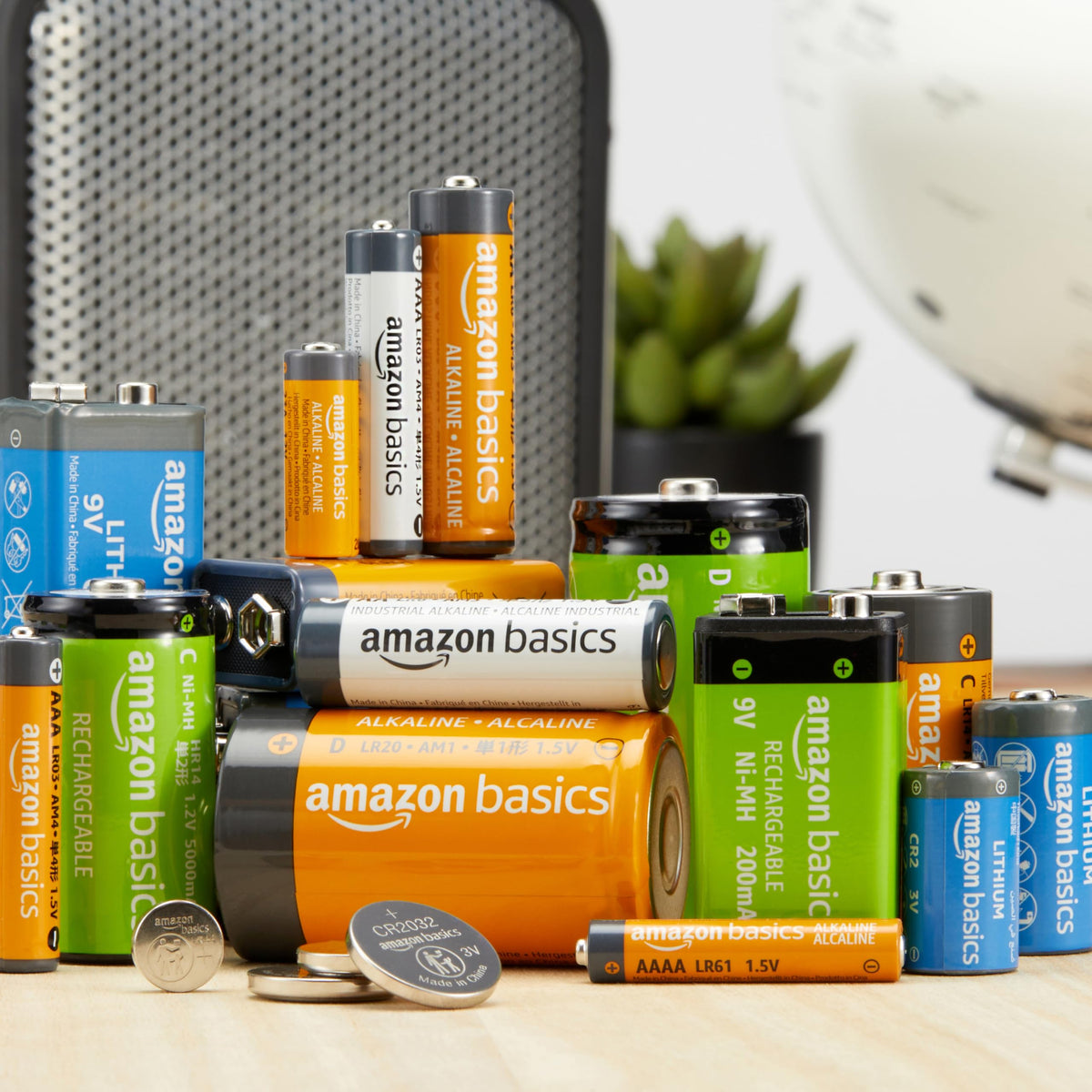 Amazon Basics 8 Pack 9V Long Lasting Alkaline Batteries for – back view and specifications