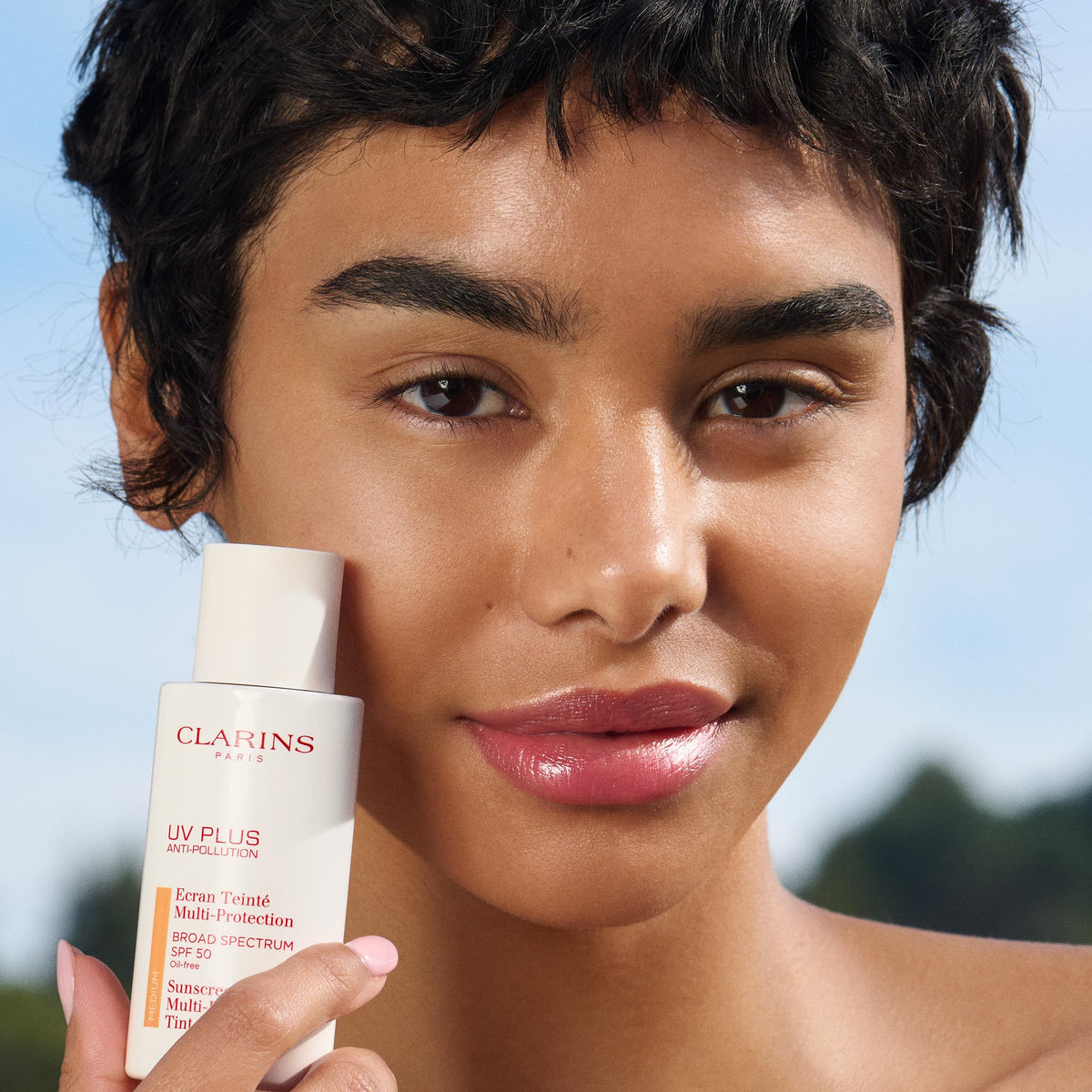 Clarins UV Plus Anti Pollution Tinted Sunscreen Broad - Premium Selection Official Imagery - 5
