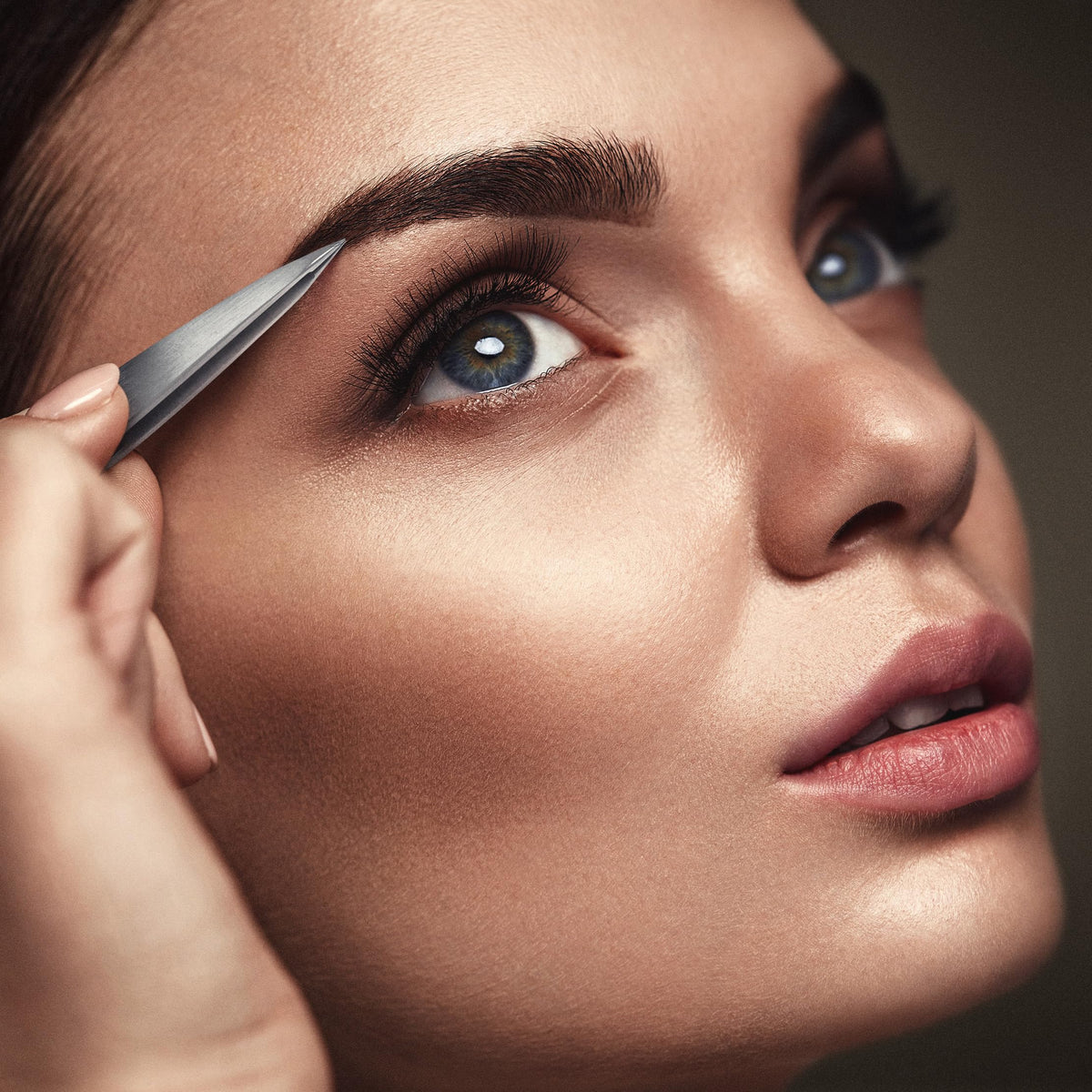 By MILLY Pointed Tweezers – back view and specifications