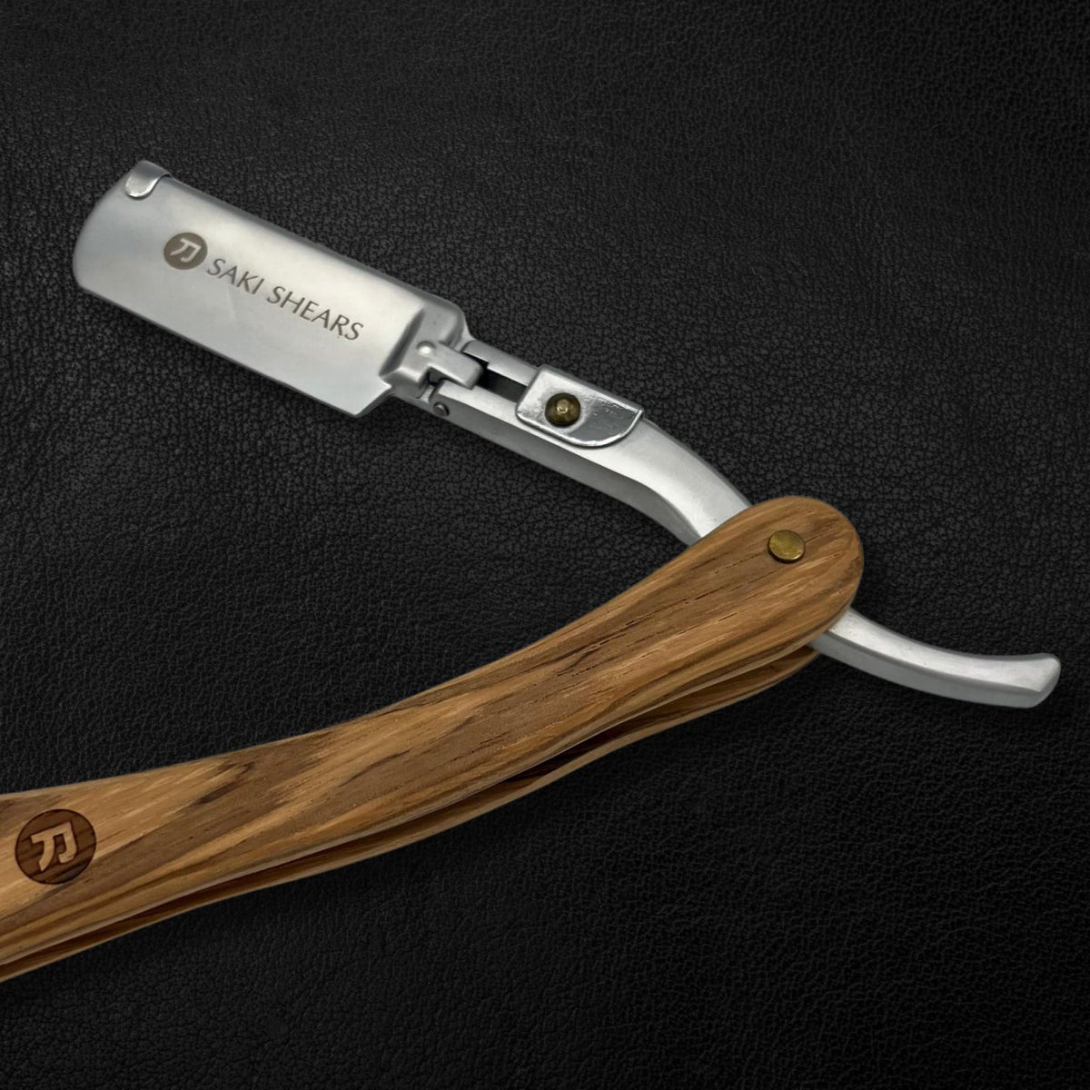 Saki Shears Straight Edge Shaving Razor with Disposable — view 3